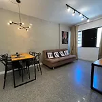 Lindo apto a uma quadra da praia com piscina