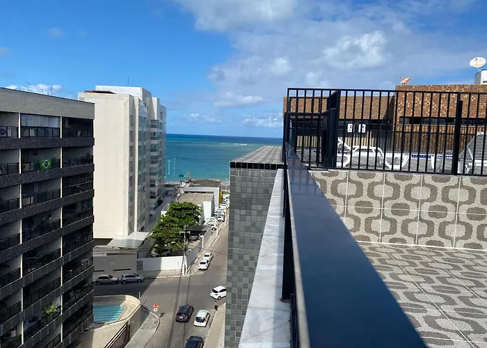 Lindo apto a uma quadra da praia com piscina